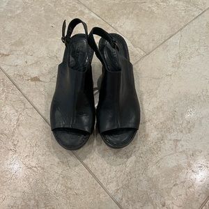 Born black wedges